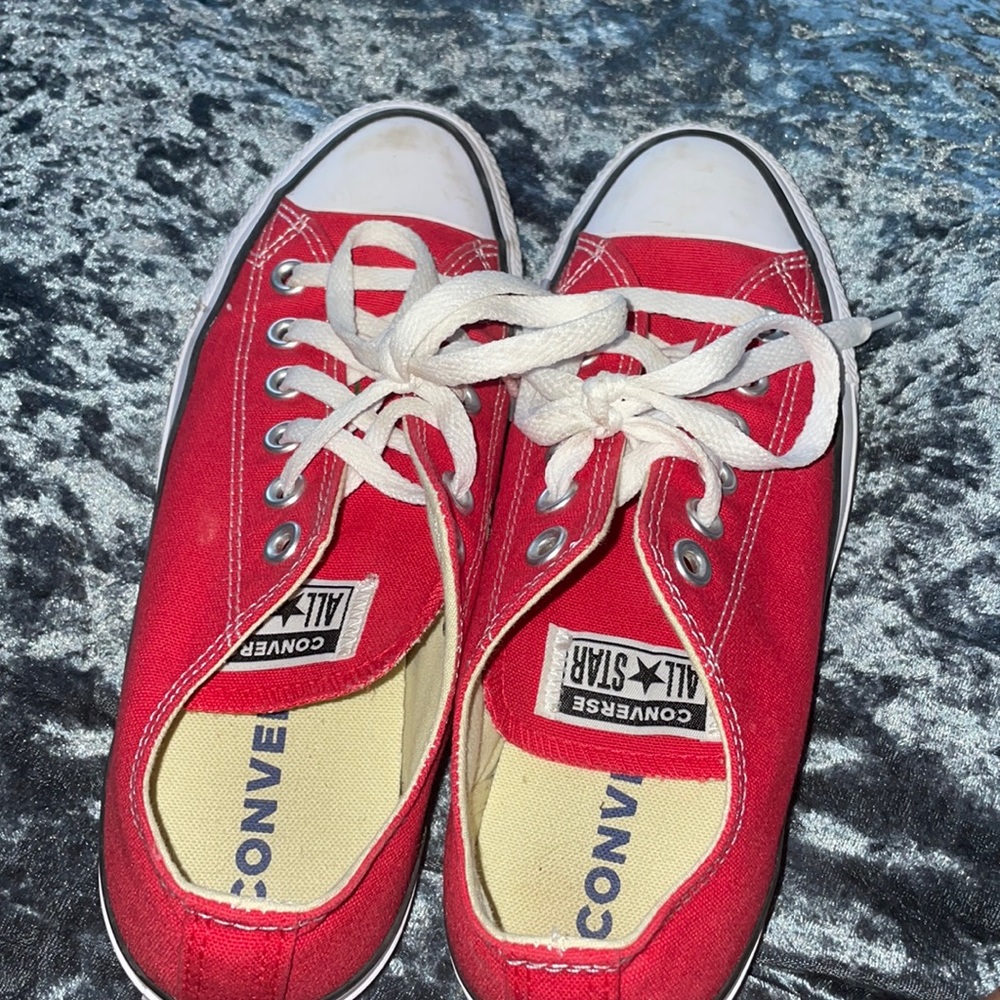 Red low top converse